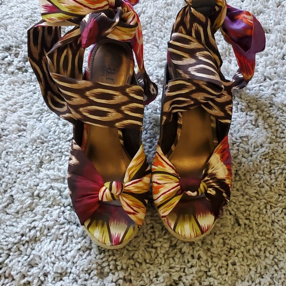 Size 7 - Picture 2 of 2